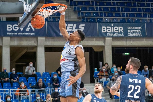 Richmond Aririguzoh HAKRO Merlins Crailsheim, 34 at the dunk, MLP Academics Heidelberg vs HAKRO Merlins Crailsheim, Basketball, easyCredit Bundesliga, 16 Spieltag, Saison 2021 2022, 07 01 2022, MLP Academics Heidelberg vs HAKRO Merlins Crailsheim, Basketball, easyCredit Bundesliga, 16 Spieltag, Saison 2021 2022, 07 01 2022, Heidelberg Copyright: xEibner-Pressefotox EP_EER