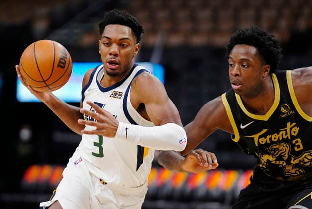 January 7, 2022, Toronto, ON, Canada: Utah Jazz guard Trent Forrest (3) protects the ball from Toronto Raptors forward OG Anunoby (3) during first half NBA, Basketball Herren, USA basketball action in Toronto on Friday, January 7, 2022. Canada News - January 7, 2022  - ZUMAc35_ 20220107_zaf_c35_087 Copyright: xFrankxGunnx