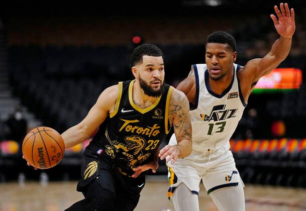 January 7, 2022, Toronto, ON, Canada: Toronto Raptors guard Fred VanVleet (23) drives past Utah Jazz guard Jared Butler (13) during second half NBA, Basketball Herren, USA basketball action in Toronto on Friday, January 7, 2022. Canada News - January 7, 2022  - ZUMAc35_ 20220107_zaf_c35_111 Copyright: xFrankxGunnx
