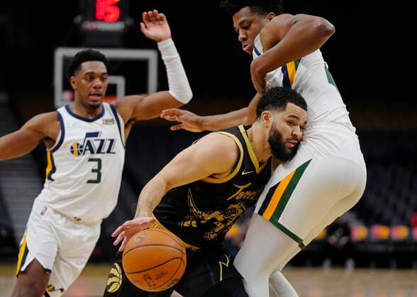 January 7, 2022, Toronto, ON, Canada: Toronto Raptors guard Fred VanVleet (23) runs drives at Utah Jazz centre Hassan Whiteside (21) as guard Trent Forrest (3) looks on during second half NBA, Basketball Herren, USA basketball action in Toronto on Friday, January 7, 2022. Canada News - January 7, 2022  - ZUMAc35_ 20220107_zaf_c35_113 Copyright: xFrankxGunnx