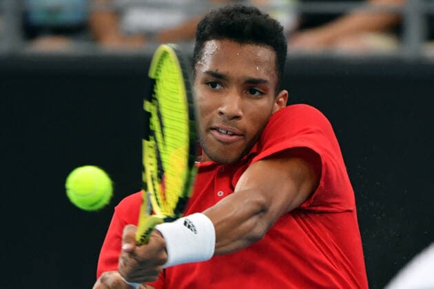 TENNIS ATP, Tennis Herren CUP, Canada?s Felix Auger-Aliassime plays a shot during his semi-finals match against Russia?s Daniil Medvedev on Day 8 of the ATP Cup tennis tournament at Qudos Bank Arena in Sydney, Saturday, January 8, 2022. ( NO ARCHIVING, EDITORIAL USE ONLY, NO USE IN BOOKS WITHOUT CONSENT SYDNEY NSW AUSTRALIA  Copyright: xMICKxTSIKASx 20220108001611713406
