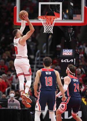 January 7, 2022: Chicago Bulls guard Zach LaVine (8) rises for a dunk in the third quarter against the Washington Wizards at United Center Friday, Jan. 7, 2022, in Chicago. - ZUMAm67_ 0146978478st Copyright: xJohnxJ.xKimx