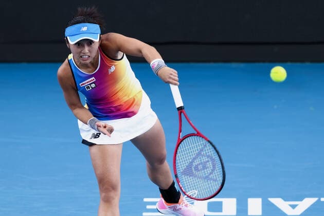 ADELAIDE, AUSTRALIA - JANUARY 08: Misaki Doi of Japan serves the ball during the WTA, Tennis Damen singles match between Elena Rybakina of Kazakhstan and Misaki Doi of Japan on day six of the Adelaide International tennis tournament at Memorial Drive on January 08, 2022 in Adelaide, Australia. (Photo by Peter Mundy Speed Media Icon Sportswire) TENNIS: JAN 08 Adelaide International Icon220108018