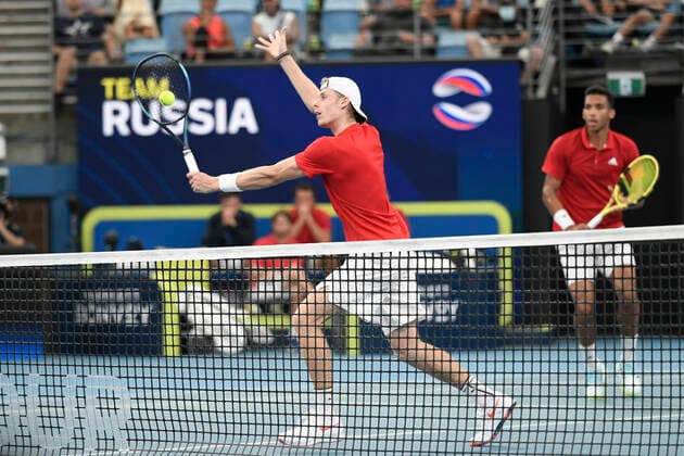 8th January 2022: Ken Rosewall Arena, Sydney Olympic Park, Sydney, Australia; ATP, Tennis Herren Cup tennis tournament, Semi Final Canada versus Russia; Denis Shapovalov volleys at the net as Felix Auger-Aliassime of Team Canada watches on in their doubles match against Daniil Medvedev and Roman Safiullin of Team Russia  ActionPlus12354333 NigelxOwen