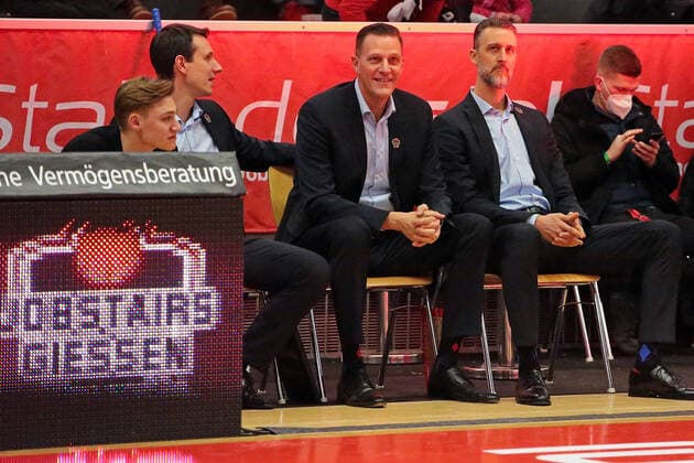 08 01 2022, xovx, Basketball 1 Bundesliga, easy Credit BBL, JobStairs Giessen 46ers BG Göttingen v l Co Coach Steven Wriedt Giessen 46ers , Coach Pete Strobl Giessen 46ers Giessen Sporthalle Ost Hessen Germany DE