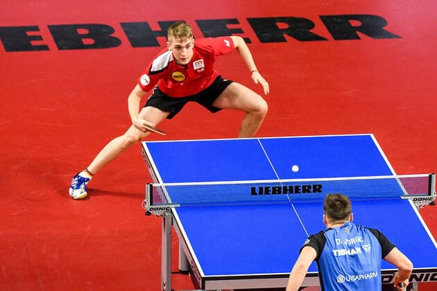 Bilder des Jahres 2022, Sport 01 Januar Sport Themen der Woche KW01 GER, Liebherr Pokal-Finale 2021 22, Final Four 2022 08.01.2022, ratiopharm arena, Neu-Ulm, GER, Liebherr Pokal-Finale 2021 22, Final Four 2022, Borussia Düsseldorf Duesseldorf vs 1. FC Saarbrücken Saarbruecken TT, Finale, im Bild Darko Jorgic (Saarbruecken) vs Anton Källberg Kaellberg (Duesseldorf) *** GER, Liebherr Cup Final 2021 22, Final Four 2022 08 01 2022, ratiopharm arena, Neu Ulm, GER, Liebherr Cup Final 2021 22, Final Four 2022, Borussia Düsseldorf Duesseldorf vs 1 FC Saarbrücken Saarbruecken TT, Final, in picture Darko Jorgic Saarbruecken vs Anton Källberg Kaellberg Duesseldorf nordphotoxGmbHx xHafner nph00200