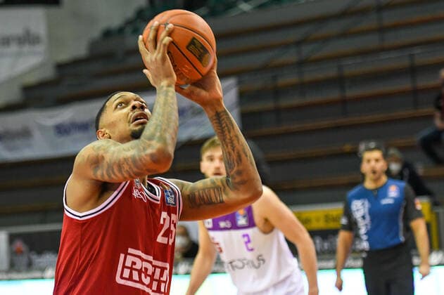 Philipp Fayne 16 matchday, Basketball Bundesliga, Basketball season 2021 2022, Germany, easyCredit BBL, Germany, Giessen 46ers, giessen red, men, Jobstairs GIESSEN 46ers BG Göttingen, men, Göttingen in white purple