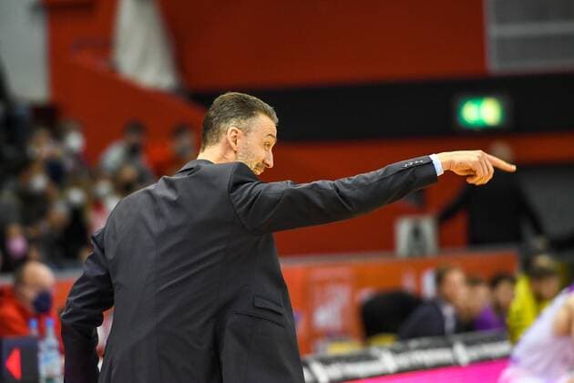 16 matchday, Basketball Bundesliga, Basketball season 2021 2022, Germany, easyCredit BBL, Germany, Giessen 46ers, giessen red, men, Jobstairs GIESSEN 46ers BG Göttingen, men, Göttingen in white purple
