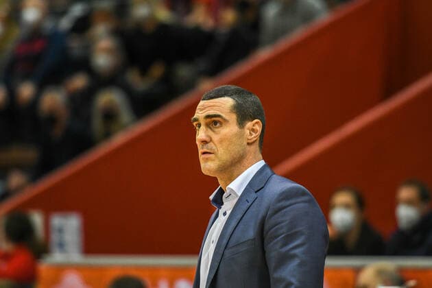 16 matchday, Basketball Bundesliga, Basketball season 2021 2022, Germany, easyCredit BBL, Germany, Giessen 46ers, giessen red, men, Jobstairs GIESSEN 46ers BG Göttingen, men, Göttingen in white purple