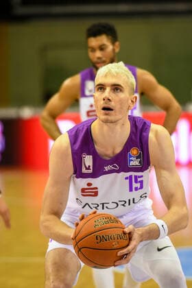 Phillip Hartwich 16 matchday, Basketball Bundesliga, Basketball season 2021 2022, Germany, easyCredit BBL, Germany, Giessen 46ers, giessen red, men, Jobstairs GIESSEN 46ers BG Göttingen, men, Göttingen in white purple
