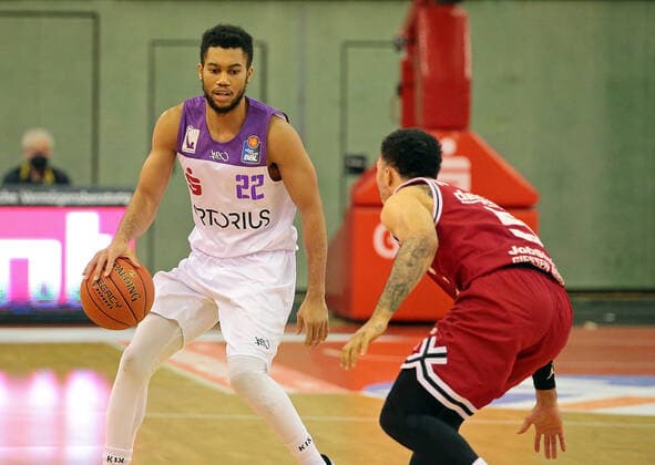 08 01 2022, xovx, Basketball 1 Bundesliga, easy Credit BBL, JobStairs Giessen 46ers BG Göttingen v l Stephen Brown Jr BG Göttingen , Kyan Anderson Giessen 46ers Giessen Sporthalle Ost Hessen Germany EN