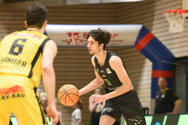 Tim Martinez TEAM Ehingen Urspring 3 VfL Kirchheim Knights vs TEAM Ehingen Urspring Basketball, Men, Barmer, 2 Basketball Bundesliga, ProA Hauptrunde , 18 Spieltag, 08 01 2022 Foto Eibner Tobias Baur VfL Kirchheim Knights vs TEAM Ehingen Urspring Basketball, Barmer, 2 Basketball Bundesliga, 2 BBL, Liga Pro A, 18 Spieltag, 08 01 2022 Kirchheim Teck Copyright: xEibner-Pressefotox EP_TBR