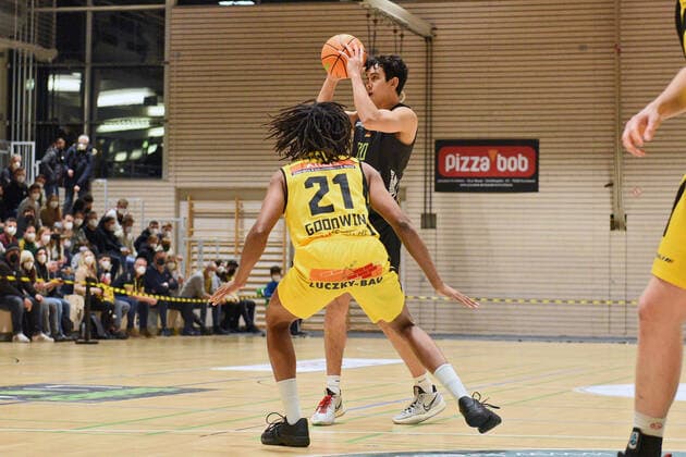 Takiula Fahrensohn TEAM Ehingen Urspring 20 vs Rohndell Domminic Goodwin VfL Kirchheim Knights 21 VfL Kirchheim Knights vs TEAM Ehingen Urspring Basketball, Maenner, Barmer, 2 Basketball Bundesliga, ProA Hauptrunde , 18 Spieltag, 08 01 2022 Foto Eibner Tobias Baur VfL Kirchheim Knights vs TEAM Ehingen Urspring Basketball, Barmer, 2 Basketball Bundesliga, 2 BBL, Liga Pro A, 18 Spieltag, 08 01 2022 Kirchheim Teck Copyright: xEibner-Pressefotox EP_TBR