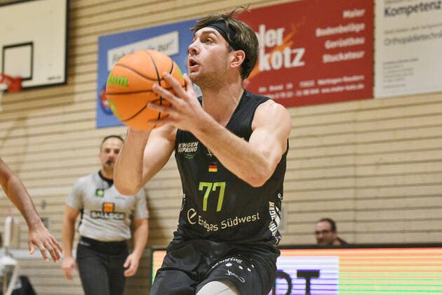 Jakob Hanzalek TEAM Ehingen Urspring 77 VfL Kirchheim Knights vs TEAM Ehingen Urspring Basketball, Men, Barmer, 2 Basketball Bundesliga, ProA Hauptrunde , 18 Spieltag, 08 01 2022 Foto Eibner Tobias Baur VfL Kirchheim Knights vs TEAM Ehingen Urspring Basketball, Barmer, 2 Basketball Bundesliga, 2 BBL, Liga Pro A, 18 Spieltag, 08 01 2022 Kirchheim Teck Copyright: xEibner-Pressefotox EP_TBR