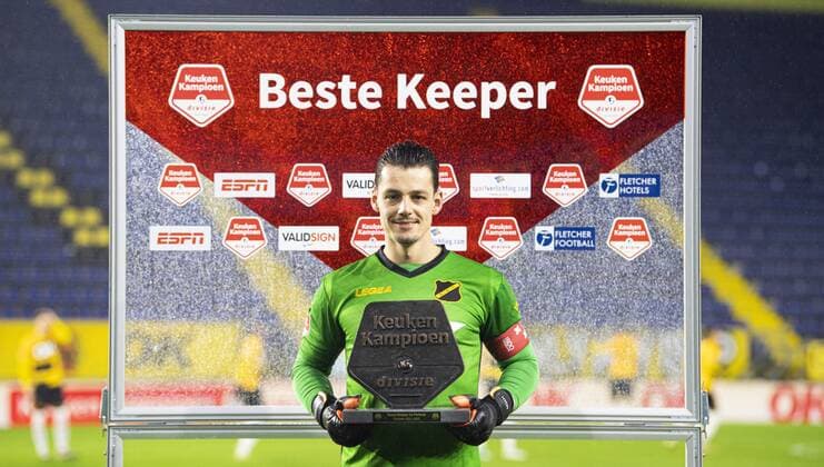 Football, NAC Breda, Nick Olij receives award for best keeper
