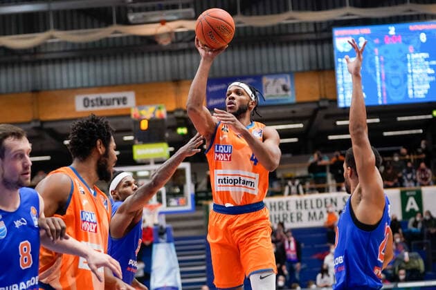 Jaron Blossomgame Ulm, 4 , Jamel Morris MBC, 20 re , Syntainics MBC vs Ratiopharm Ulm, Basketball Bundesliga, Men, 2021 2022, 14 Spieltag, , 08 01 2022, Syntainics MBC vs Ratiopharm Ulm, Basketball Bundesliga, Men, 2021 2022, 14 Spieltag, , 08 01 2022, Weissenfels. Copyright: xEibner-Pressefoto EckehardxSchulzx EP_EER
