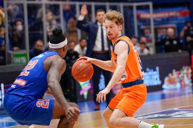 Chris Coffey MBC, 22 , Per Guenther Ulm, 6 , Syntainics MBC vs Ratiopharm Ulm, Basketball Bundesliga, Men, 2021 2022, 14 Spieltag, , 08 01 2022, Syntainics MBC vs Ratiopharm Ulm, Basketball Bundesliga, Men, 2021 2022, 14 Spieltag, , 08 01 2022, Weissenfels Copyright: xEibner-Pressefoto EckehardxSchulzx EP_EER