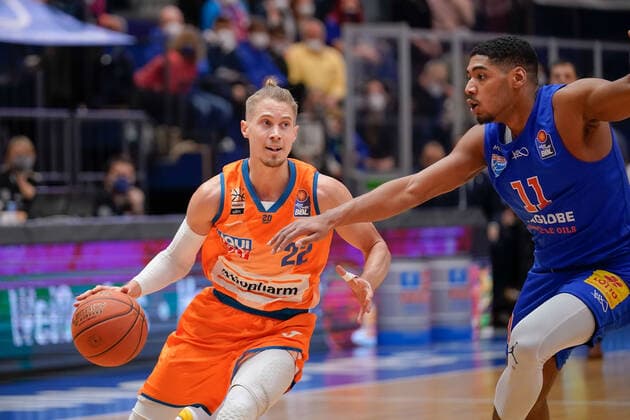 Thomas Klepeisz Ulm, 22 , Kostja Mushidi MBC, 11 , Syntainics MBC vs Ratiopharm Ulm, Basketball Bundesliga, Men, 2021 2022, 14 Matchday, , 08 01 2022, Syntainics MBC vs Ratiopharm Ulm, Basketball Bundesliga, Men, 2021 2022, 14 Matchday, , 08 01 2022, Weissenfels Copyright: xEibner-Pressefoto EckehardxSchulzx EP_EER