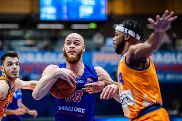 BB 1BL Syntainics MBC Ratiopharm Ulm Reggie Upshaw 30 Syntainics MBC , Jaron Blossomgame 4 Ratiopharm Ulm during the match Season 2021 2022 Men in the EasyCredit Bundesliga between Syntainics MBC and Ratiopharm Ulm at Stadthalle Weissenfels on 8 January 2022 in Weissenfels, Saxony Anhalt, Germany