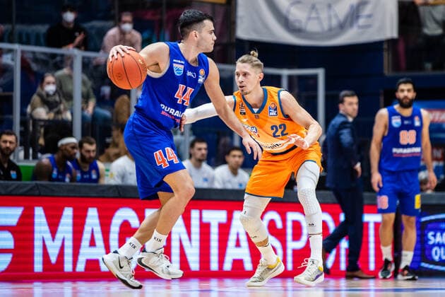 BB 1BL Syntainics MBC Ratiopharm Ulm Thomas Klepeisz 22 Ratiopharm Ulm , Nikola Rebix 44 Syntainics MBC during the match season 2021 2022 men in the EasyCredit Bundesliga between Syntainics MBC and Ratiopharm Ulm at Stadthalle Weissenfels on 8 January 2022 in Weissenfels, Sachsen Anhalt, Germany