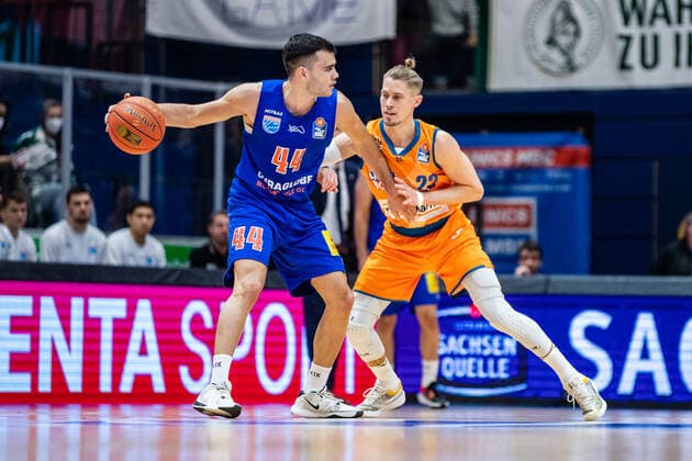 BB 1BL Syntainics MBC Ratiopharm Ulm Thomas Klepeisz 22 Ratiopharm Ulm , Nikola Rebix 44 Syntainics MBC during the match season 2021 2022 men in the EasyCredit Bundesliga between Syntainics MBC and Ratiopharm Ulm at Stadthalle Weissenfels on 8 January 2022 in Weissenfels, Sachsen Anhalt, Germany