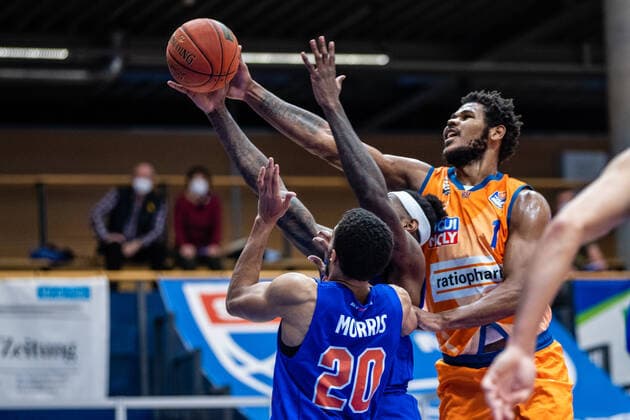 BB 1BL Syntainics MBC Ratiopharm Ulm Cristiano Felicio 1 Ratiopharm Ulm , Janel Morris 20 Syntainics MBC during the match Season 2021 2022 Men in the EasyCredit Bundesliga between Syntainics MBC and Ratiopharm Ulm at Stadthalle Weissenfels on 8 January 2022 in Weissenfels, Sachsen Anhalt, Germany