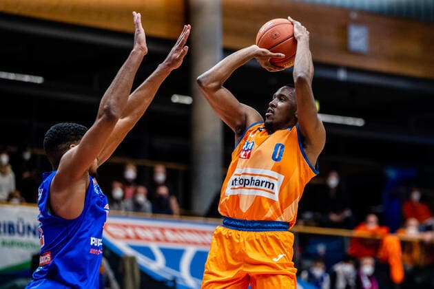 BB 1BL Syntainics MBC Ratiopharm Ulm Semaj Christon 0 Ratiopharm Ulm , Kostja Mushidi 11 Syntainics MBC during the match Season 2021 2022 Men in the EasyCredit Bundesliga between Syntainics MBC and Ratiopharm Ulm at Stadthalle Weissenfels on 8 January 2022 in Weissenfels, Sachsen Anhalt, Germany