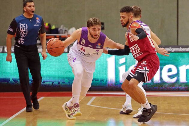 08 01 2022, xovx, Basketball 1 Bundesliga, easy Credit BBL, JobStairs Gießen 46ers BG Göttingen v l Jake Toolson BG Göttingen , Kendale McCullum Gießen 46ers Gießen Sporthalle Ost Hessen Germany EN