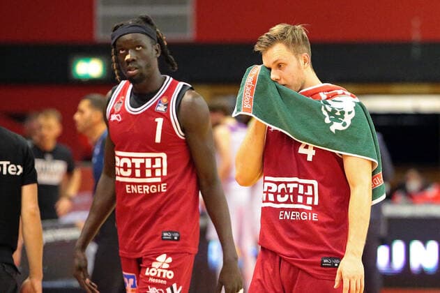 08 01 2022, xovx, Basketball 1 Bundesliga, easy Credit BBL, JobStairs Giessen 46ers BG Göttingen v l Nuni Omot Giessen 46ers , Bjarne Kraushaar Giessen 46ers disappointed, looking disappointed Giessen Sporthalle Ost Hessen Germany EN