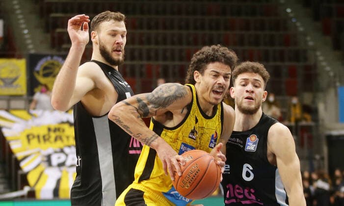 Ludwigsburg , Basketball easycredit BBL Bundesliga MHP Riesen Ludwigsburg vs medi Bayreuth , Jonah Radebaugh Giants