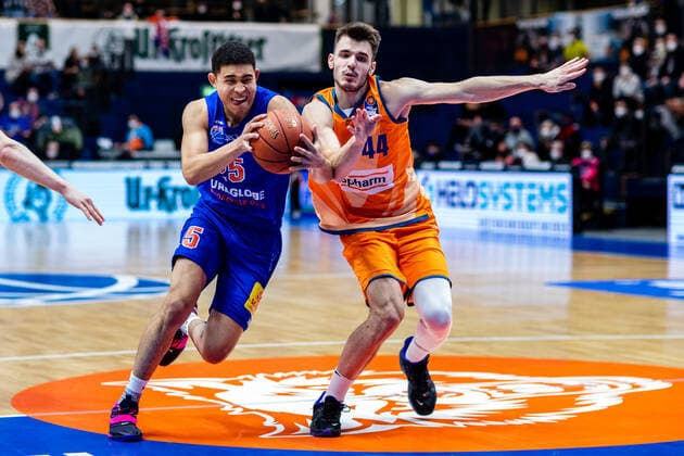 BB 1BL Syntainics MBC Ratiopharm Ulm Evans Rapieque 25 Syntainics MBC , Fedor Zugic 44 Ratiopharm Ulm during the match Season 2021 2022 Men in the EasyCredit Bundesliga between Syntainics MBC and Ratiopharm Ulm at Stadthalle Weissenfels on 8 January 2022 in Weissenfels, Saxony Anhalt, Germany