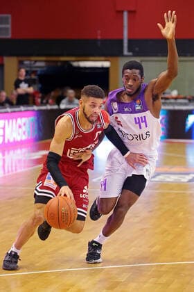 08 01 2022, xovx, Basketball 1 Bundesliga, easy Credit BBL, JobStairs Gießen 46ers BG Göttingen v l Kendale McCullum Gießen 46ers , Kamar Baldwin BG Göttingen Gießen Sporthalle Ost Hessen Germany EN
