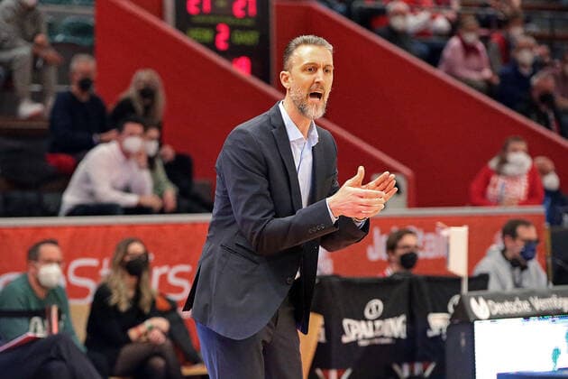 08 01 2022, xovx, Basketball 1 Bundesliga, easy Credit BBL, JobStairs Gießen 46ers BG Göttingen coach Pete Strobl Gießen 46ers Gießen Sporthalle Ost Hessen Germany DE