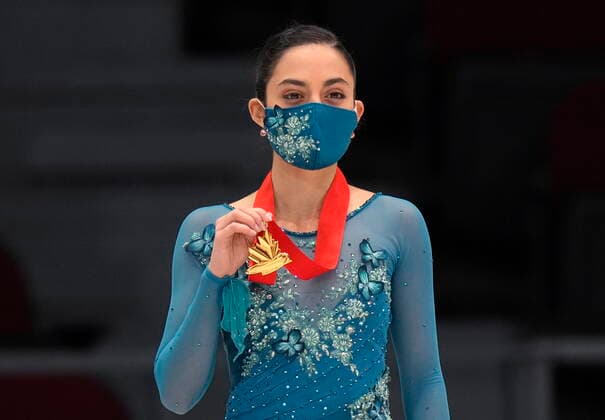 January 8, 2022, Ottawa, ON, Canada: Madeline Schizas holds up the gold medal after winning the womenöÄÃ s championship at the National Skating Championships, in Ottawa, Saturday, Jan. 8, 2022. Madeline Schizas  - ZUMAc35_ 20220108_zaf_c35_075 Copyright: xAdrianxWyldx