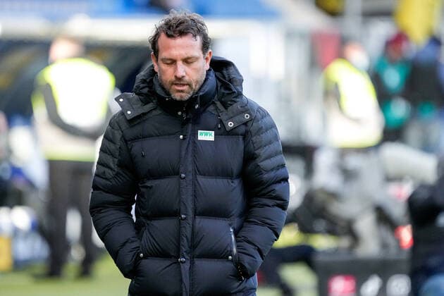 Markus Weinzierl coach, head coach, FCA , single image, action, action, disappointed looking, disappointment, frustration, disappointed, pessimistic, 08 01 2022, Sinsheim Germany , Football, Bundesliga, TSG 1899 Hoffenheim FC Augsburg, DFB DFL REGULATIONS PROHIBIT ANY USE OF PHOTOGRAPHS AS IMAGE SEQUENCES AND OR QUASI VIDEO xozx