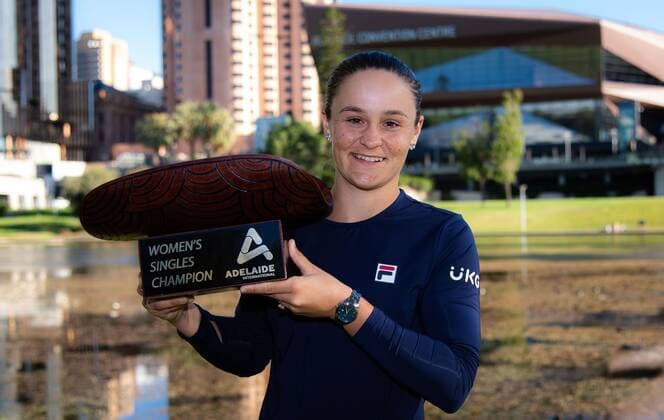 Mandatory Credit: Photo by Rob Prange Shutterstock (12683876al) Ashleigh Barty of Australia poses with her champions trophy after the final of the 2022 Adelaide International WTA, Tennis Damen 500 tennis tournament Adelaide International, Tennis, Memorial Drive Tennis Centre, Adelaide, Australia - 09 Jan 2022 Adelaide International, Tennis, Memorial Drive Tennis Centre, Adelaide, Australia - 09 Jan 2022  Copyright: xRobxPrange Shutterstockx 12683876al