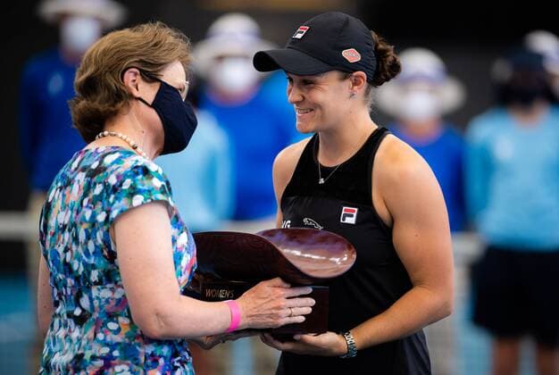 Mandatory Credit: Photo by Rob Prange Shutterstock (12683876aq) Ashleigh Barty of Australia receives the champions trophy after the final of the 2022 Adelaide International WTA, Tennis Damen 500 tennis tournament Adelaide International, Tennis, Memorial Drive Tennis Centre, Adelaide, Australia - 09 Jan 2022 Adelaide International, Tennis, Memorial Drive Tennis Centre, Adelaide, Australia - 09 Jan 2022  Copyright: xRobxPrange Shutterstockx 12683876aq