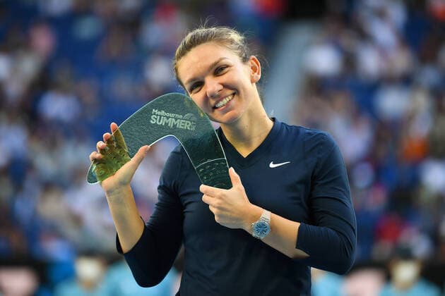 Sport Bilder des Tages TENNIS MELBOURNE SUMMER SET, Simona Halep of Romania holds her trophy after defeating Veronika Kudermetova of Russia in their woman?s final match on Day 7 of the Melbourne Summer Set tennis tournament at Melbourne Park in Melbourne, Sunday, January 9, 2022. ( NO ARCHIVING, EDITORIAL USE ONLY, NO USE IN BOOKS WITHOUT CONSENT MELBOURNE VIC AUSTRALIA  Copyright: xJAMESxROSSx 0146986482st