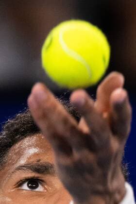 Mandatory Credit: Photo by James Gourley Shutterstock (12745941bq) Felix Auger-Aliassime of Team Canada serves during his Final Match against Team Spain ATP, Tennis Herren Cup Final, Tennis, Ken Rosewall Arena, Sydney, Australia - 09 Jan 2022 ATP Cup Final, Tennis, Ken Rosewall Arena, Sydney, Australia - 09 Jan 2022  Copyright: xJamesxGourley Shutterstockx 12745941bq