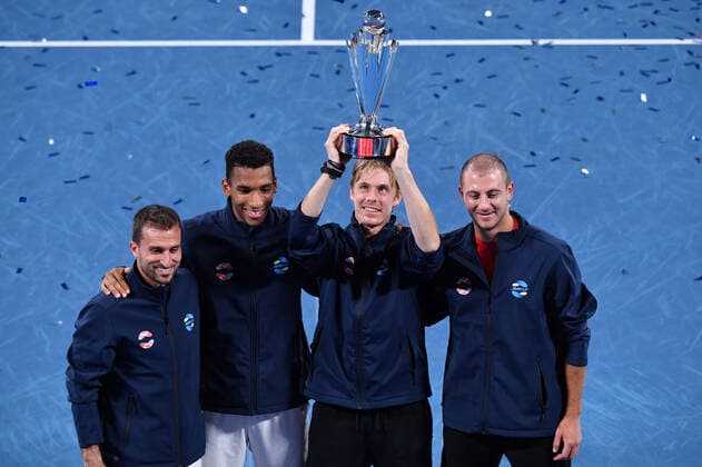 TENNIS ATP, Tennis Herren CUP, Team Canada hold up the ATP Cup trophy following their win over Team Spain in the ATP Cup Final on Day 9 of the ATP Cup tennis tournament at Ken Rosewall Arena in Sydney, Sunday, January 9, 2022. ( NO ARCHIVING, EDITORIAL USE ONLY, NO USE IN BOOKS WITHOUT CONSENT SYDNEY NSW AUSTRALIA  Copyright: xDEANxLEWINSx 20220109001611996999
