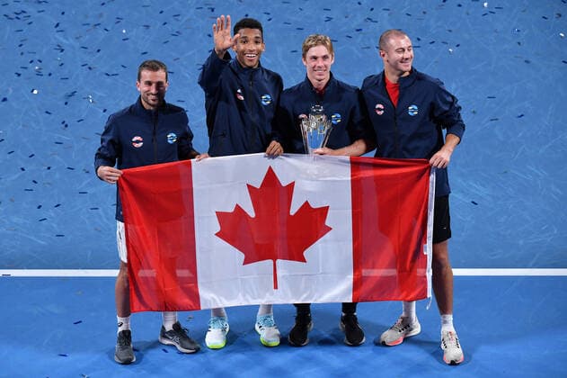 TENNIS ATP, Tennis Herren CUP, Team Canada pose for photographs with the ATP Cup trophy following their win over Team Spain in the ATP Cup Final on Day 9 of the ATP Cup tennis tournament at Ken Rosewall Arena in Sydney, Sunday, January 9, 2022. ( NO ARCHIVING, EDITORIAL USE ONLY, NO USE IN BOOKS WITHOUT CONSENT SYDNEY NSW AUSTRALIA  Copyright: xDEANxLEWINSx 20220109001611997792