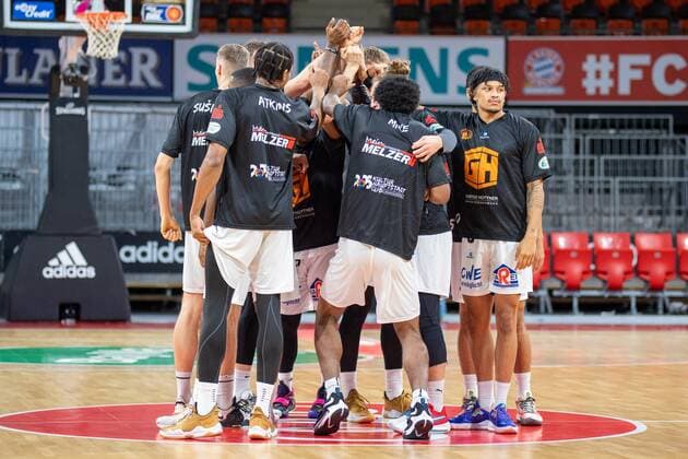 Team Chemnitz Niners get into a fight, FC Bayern Basketball vs Chemnitz Niners, easyCredit BBL, 09 01 2022 Muenchen Bayern Germany Copyright: xkolbert-press UlrichxGamelx