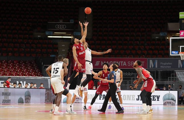 Tip Off of the match GER, FC Bayern Basketball vs NINERS Chemnitz, Basketball, 1 Bundesliga, Season 2021 2022, 09 01 2022, GER, FC Bayern Basketball vs NINERS Chemnitz, Basketball, 1 Bundesliga, Season 2021 2022, 09 01 2022 Muenchen Copyright: xEIBNER MarcelxEngelbrechtx EP_EER