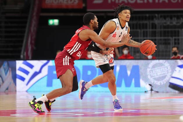 Duel between Corey Walden Bayern Basketball, 2 and Nelson Weidemann NINERS Chemnitz, 0 GER, FC Bayern Basketball vs NINERS Chemnitz, Basketball, 1 Bundesliga, Season 2021 2022, 09 01 2022, GER, FC Bayern Basketball vs NINERS Chemnitz, Basketball, 1 Bundesliga, Season 2021 2022, 09 01 2022 Muenchen Copyright: xEIBNER MarcelxEngelbrechtx EP_EER