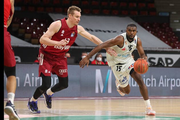 Duel between Leon Radosevic Bayern Basketball, 43 and Frantz Massenat NINERS Chemnitz, 15 GER, FC Bayern Basketball vs NINERS Chemnitz, Basketball, 1 Bundesliga, Season 2021 2022, 09 01 2022, GER, FC Bayern Basketball vs NINERS Chemnitz, Basketball, 1 Bundesliga, Season 2021 2022, 09 01 2022 Muenchen Copyright: xEIBNER MarcelxEngelbrechtx EP_EER