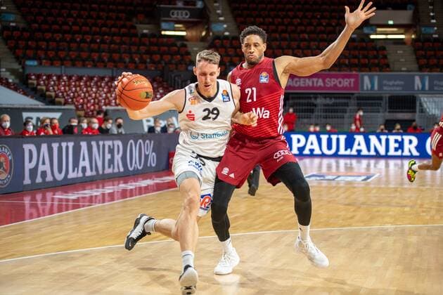 Mindaugas Susinskas 29 Niners Chemnitz , Augustine Rubit 21 FC Bayern , FC Bayern Basketball vs Chemnitz Niners, easyCredit BBL, 09 01 2022 Muenchen Bayern Germany Copyright: xkolbert-press UlrichxGamelx