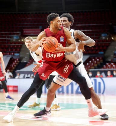 09 01 2022, BBL, FC Bayern Basketball vs Chemnitz Niners Basketball, sports, pictured Augustine Rubit FCB Basketball vs Isiaha Mike Chemnitz Niners