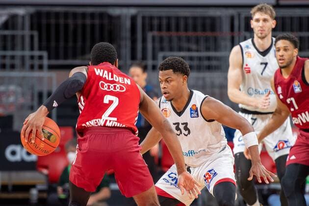 Corey Walden 2 FC Bayern , Eric Washington 33 Niners Chemnitz , FC Bayern Basketball vs Chemnitz Niners, easyCredit BBL, 09 01 2022 Muenchen Bayern Germany Copyright: xkolbert-press UlrichxGamelx
