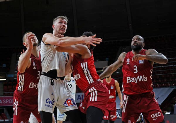09 01 2022, BBL, FC Bayern Basketball vs Chemnitz Niners Basketball, sports, pictured Gavin Schilling FCB Basketball , Isiaha Mike Chemnitz Niners , Niklas Wimberg Chemnitz Niners vs Jason George FCB Basketball , Rivers K C FCB Basketball