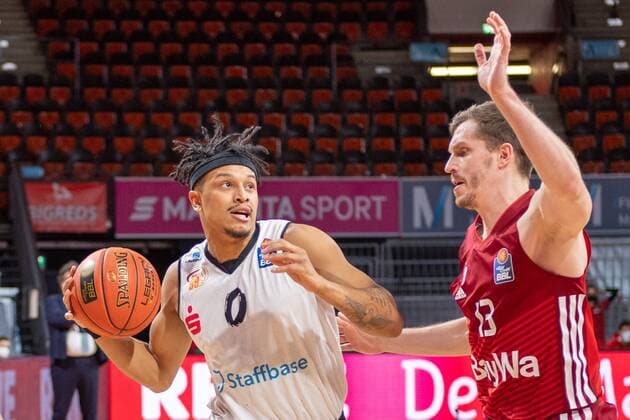 Nelson Weidemann 0 Niners Chemnitz , Andreas Obst 13 FC Bayern , FC Bayern Basketball vs Chemnitz Niners, easyCredit BBL, 09 01 2022 Muenchen Bayern Germany Copyright: xkolbert-press UlrichxGamelx
